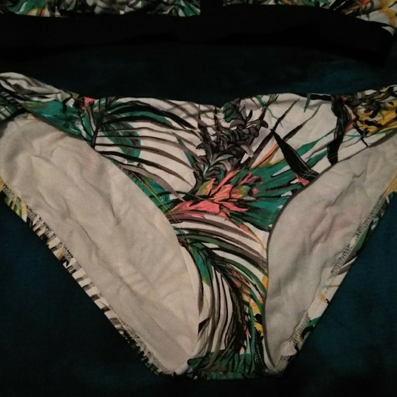 Swimsuit - Picture 5 of 8